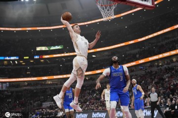 独行侠7人得分上双1分险胜公牛 布泽利斯空砍28分