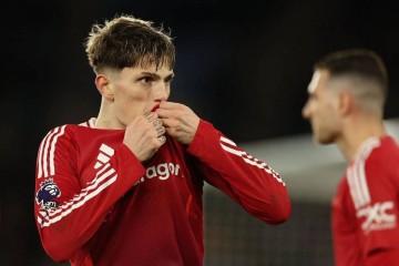 马竞欲5000万回购加纳乔，曝其已同意离开曼联！因儿皇梦不选巴萨