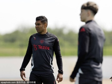 6250万镑！曼联豪赌狼队尖刀库尼亚，接过传奇10号，他能拯救阿莫林和红魔吗？